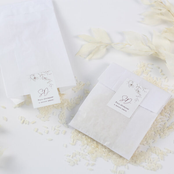 sacos de arroz para casamentos originais, com autocolante personalizado.